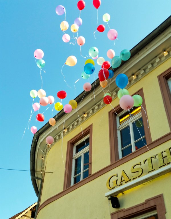 Luftballons hochzeit fraubpunkt foto