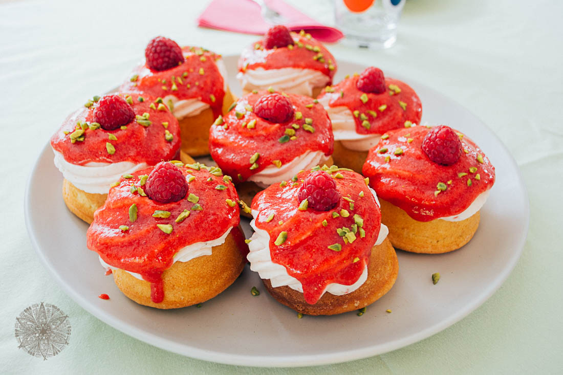 Frau B. Zitronentörtchen mit Kokoscreme und Erdbeeren