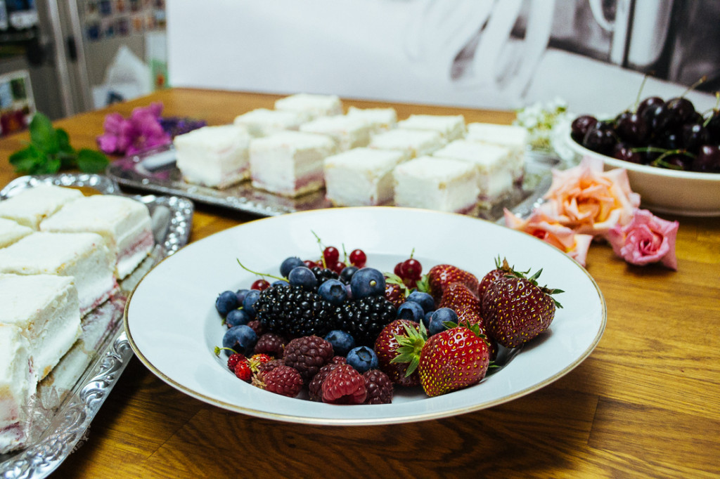 FrauBpunkt Petits Fours Törtchen Hochzeit Lavendel Rose-30