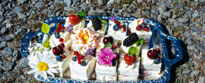 FrauBpunkt Petits Fours Törtchen Hochzeit Lavendel Rose-50