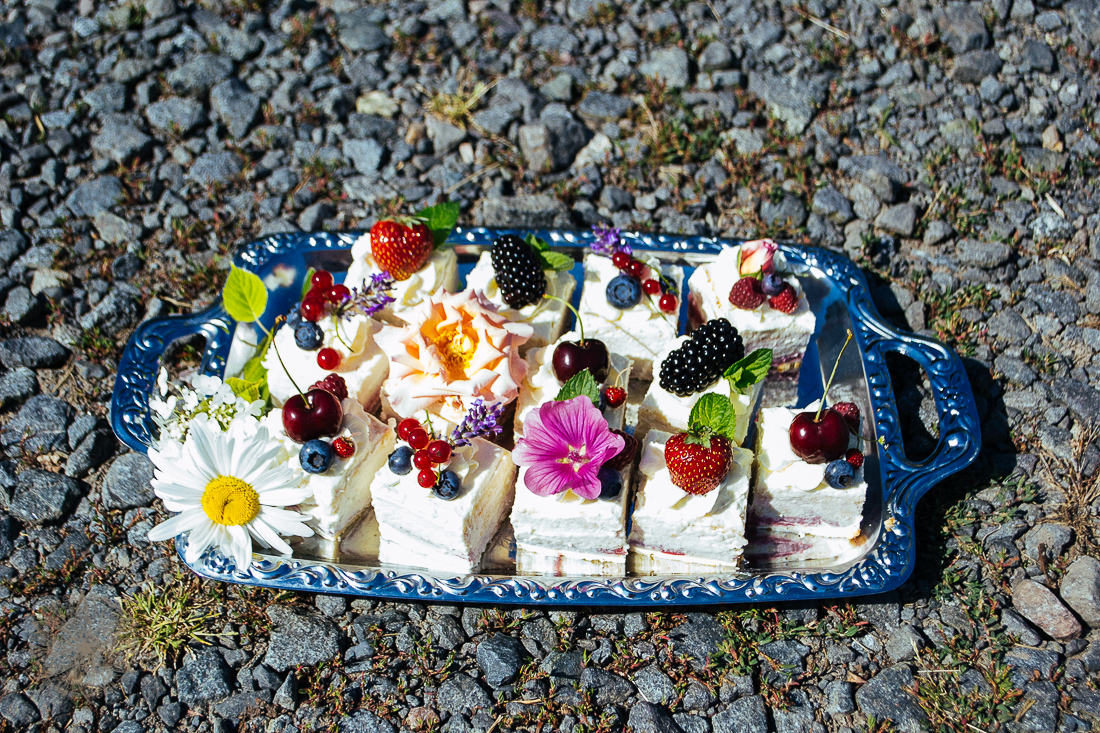 FrauBpunkt Petits Fours Törtchen Hochzeit Lavendel Rose-50