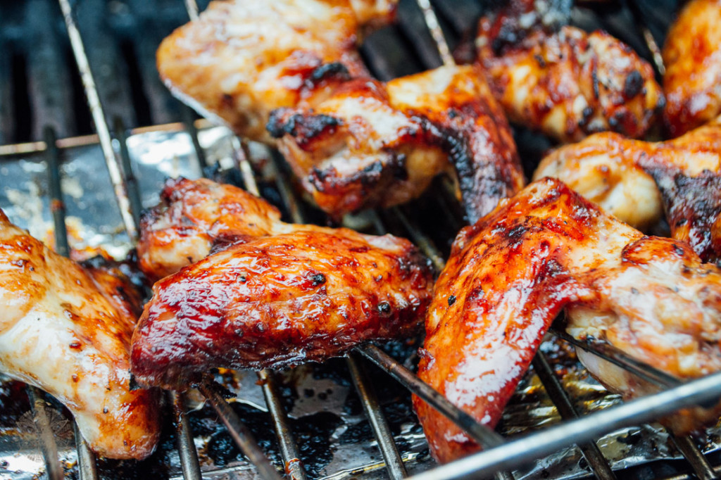 Asiatische Chicken Wings mit gegrilltem Kohlsalat - FrauBpunkt