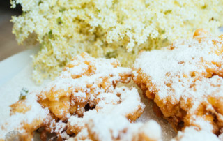 FrauBpunkt Hollerkücherl Bayerisch Rezept Hollunder Bierteig-3