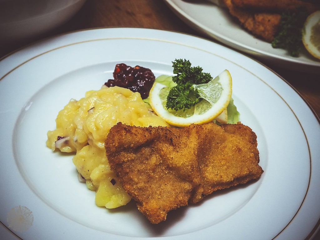 Wiener Schnitzel Kartoffelsalat Tischkultur FrauBpunkt (27 von 37)